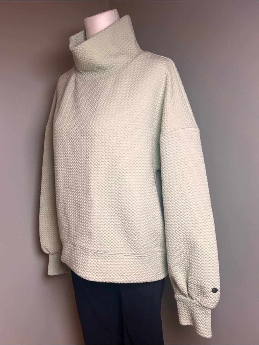 CALIA by Carrie Underwood
Textured Cowl Neck Pullover Size
Small - Picture 5 of 12